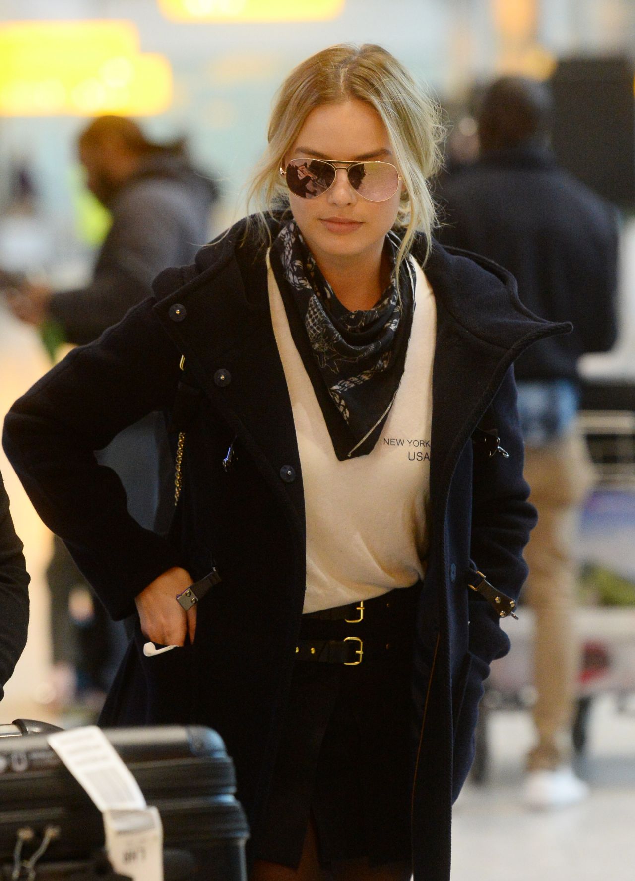 Margot Robbie Airport Style - at Heathrow Airport in London 1/25/2016 ...