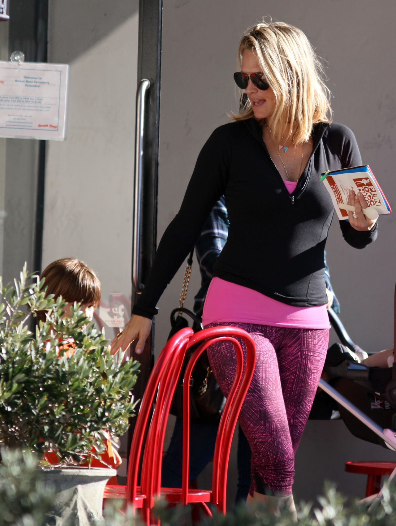 Molly Sims In Leggings Out In Brentwood 1 26 2016 • Celebmafia