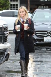 Reese Witherspoon Casual Style - Leaving Starbucks in Brentwood 1/6/2016 