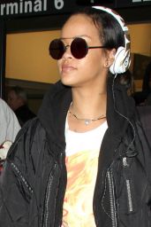 Rihanna DGAF style - LAX in Los Angeles 1/8/2016 