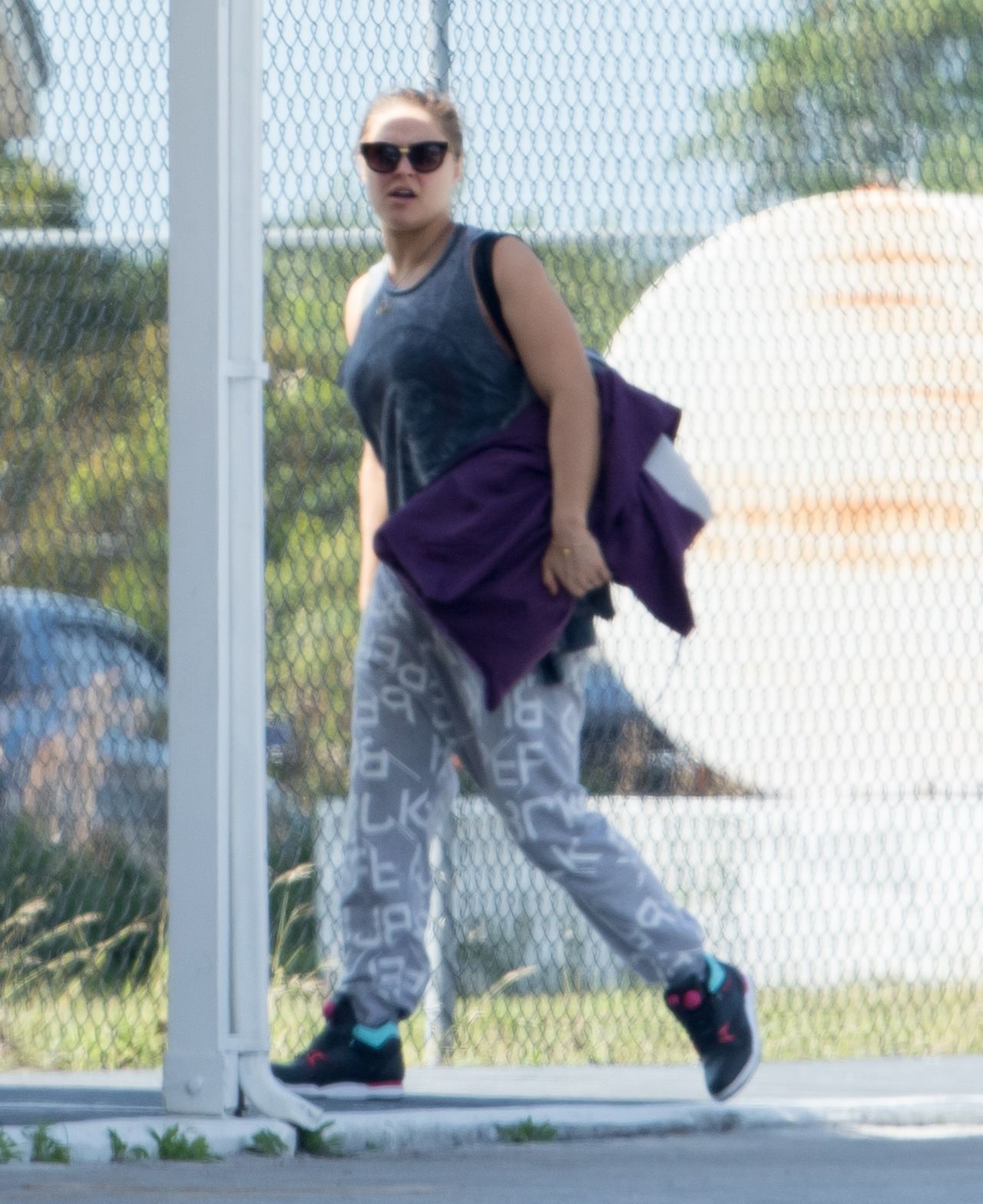 https://celebmafia.com/wp-content/uploads/2016/01/ronda-rousey-arrives-to-an-airport-in-the-bahamas-1-28-2016-5.jpg