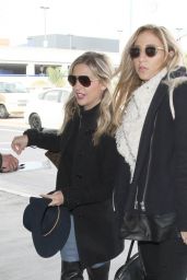 Sarah Michelle Gellar Airport Style - LAX in Los Angeles 1/20/2016 