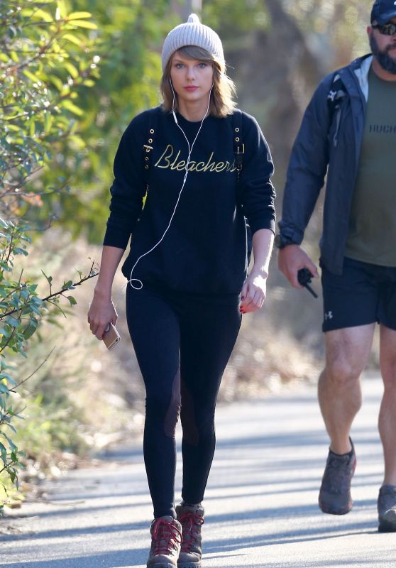Taylor Swift in Leggings - Out For a Hike in Los Angeles, 12/30/2015