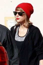 Taylor Swift in Leggings - Out in Los Angele 01/02/2016 