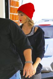 Taylor Swift in Leggings - Out in Los Angele 01/02/2016 