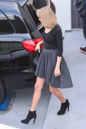 Taylor Swift - Leaving a Gym in Los Angeles 1/17/2016