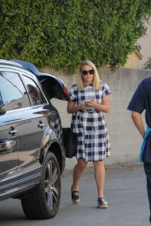 Busy Philipps - Shopping in Los Angeles, February 2016