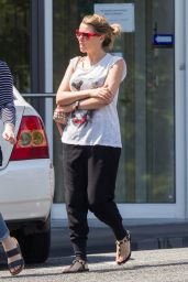 Dannii Minogue Street Style - Leaving a Doctors Clinic in Melbourne, January 2016
