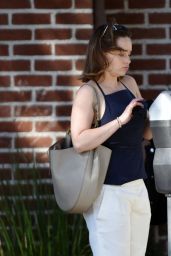 Emilia Clarke Casual Style - Shopping in Los Angeles 2/7/2016