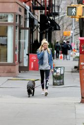 Hailey Clauson Wearing a Sporty Outfit As She Walks Her Dog in New York City, February 2016