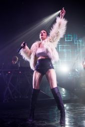 Halsey - Performing at O2 Academy Brixton in London, February 2016