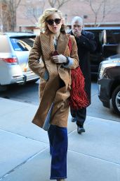Kate Hudson Street Style - Leaving Her Hotel in New York City, NY 2/19/2016