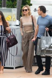 Kate Hudson Style - Leaving Her Hotel in Miami 02/19/ 2016