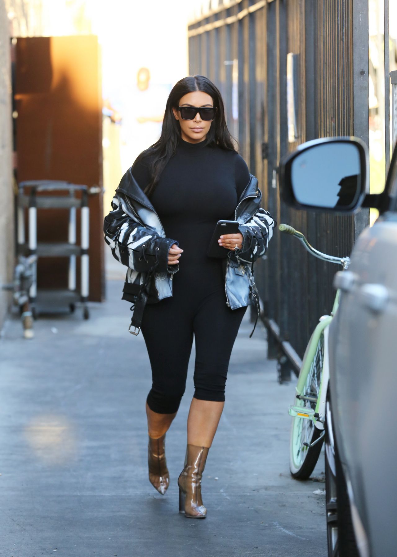 Kim Kardashian Casual Style - Out in Los Angeles, CA 2/24/2016 • CelebMafia