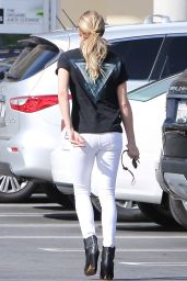 LeAnn Rimes - Shopping at a Whole Foods in Malibu 2/18/2016