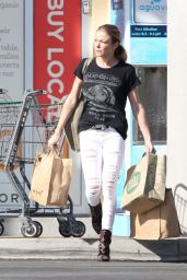 LeAnn Rimes - Shopping at a Whole Foods in Malibu 2/18/2016