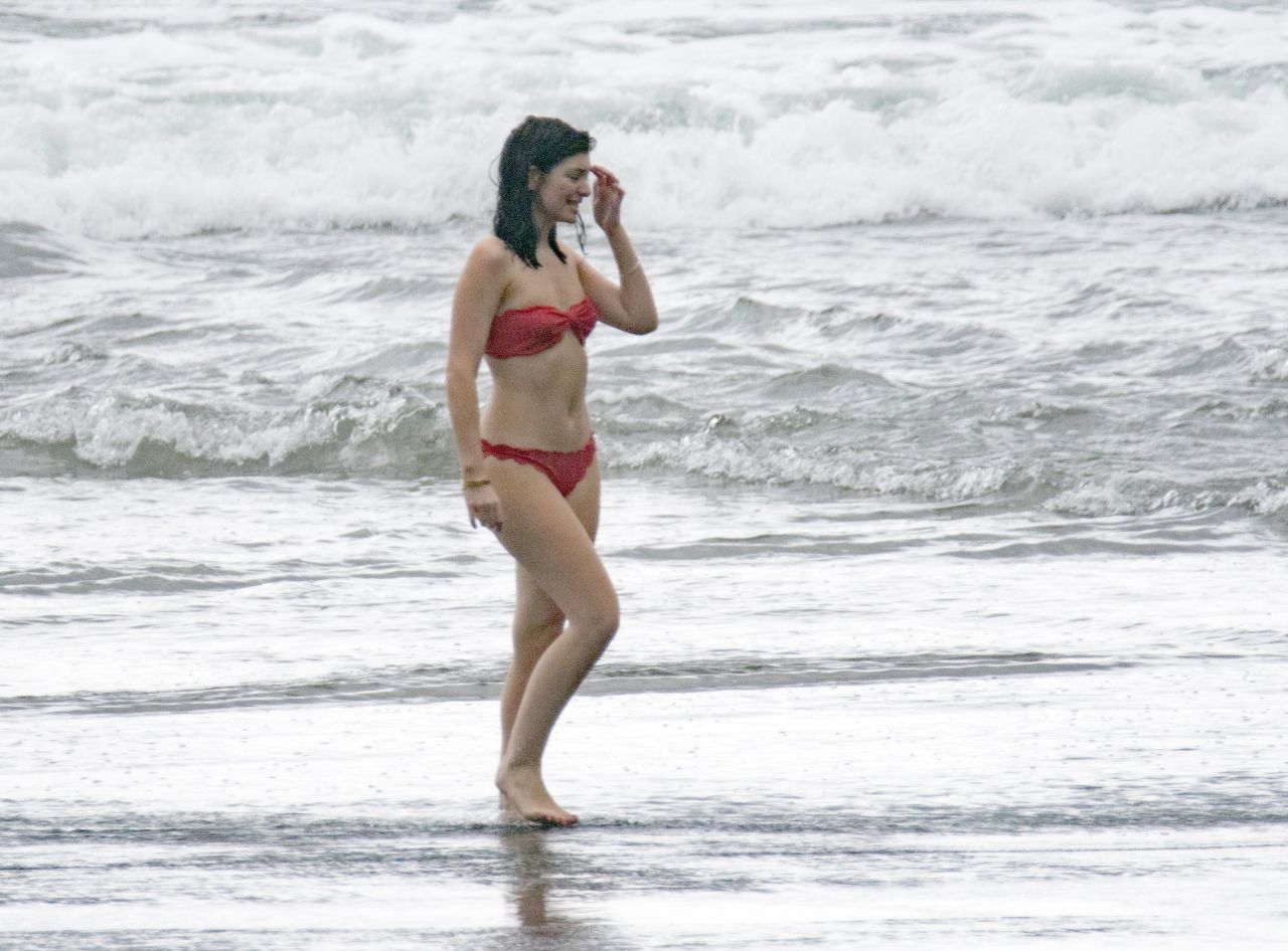 Lorde Bikini Candids - Auckland Beach in New Zealand 2/17/20