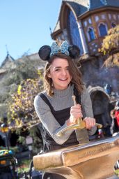 Maisie Williams at Disneyland in Anaheim, 02/01/2016 