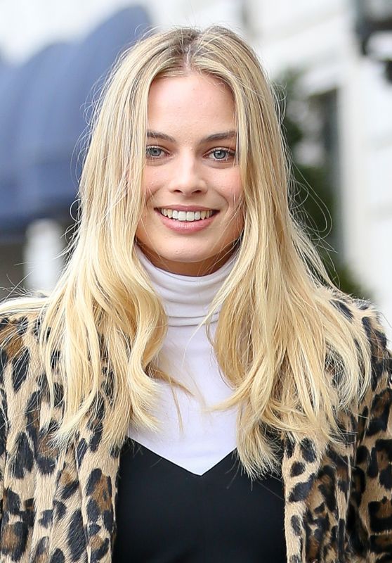 Margot Robbie Street Fashion - Out in New York City, February 2016