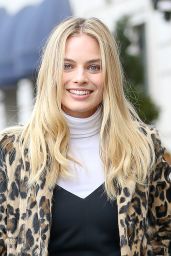 Margot Robbie Street Fashion - Out in New York City, February 2016