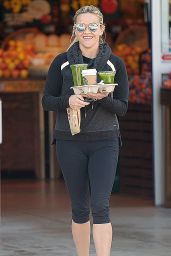 Reese Witherspoon in Leggings - Getting Coffee in Los Angeles 2/20/2016 