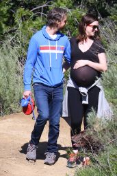 Anne Hathaway Hiking in Los Angeles, CA 3/12/2016 