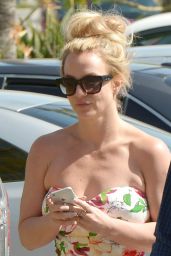 Britney Spears - Shopping in Los Angeles, February 2016