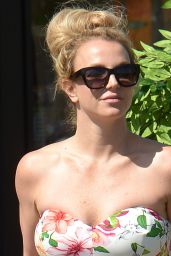 Britney Spears - Shopping in Los Angeles, February 2016