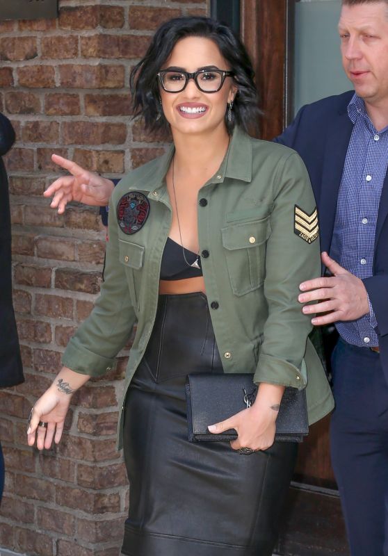 Demi Lovato Casual Style - Leaving Her Hotel in NYC 3/22/2016 