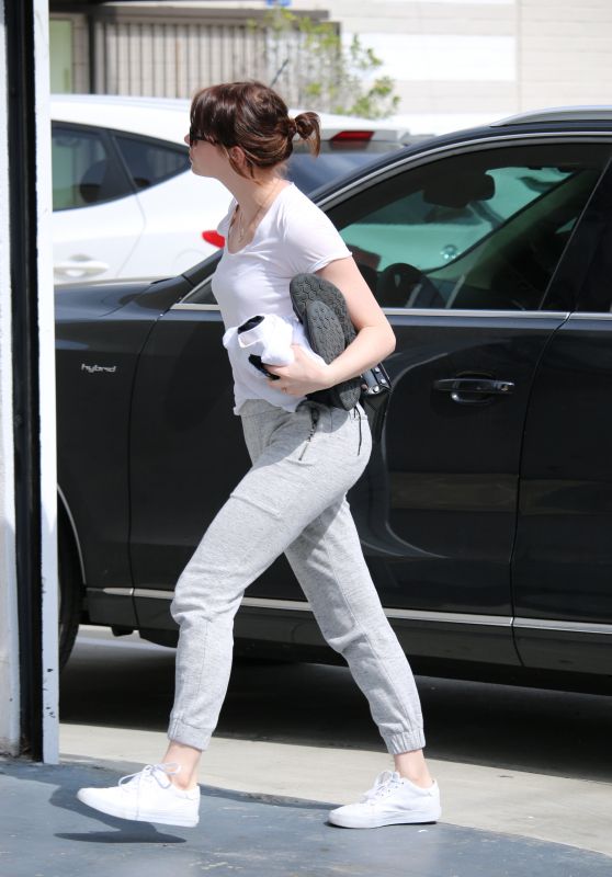 Emma Stone - Arriving at the Gym in Los Angeles, 3/3/2016