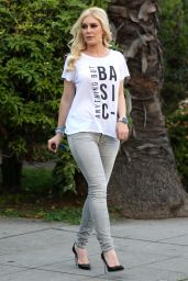 Heidi Pratt in Tight Jeans - Out in Beverly Hills, CA 3/1/2016