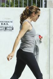Jennifer Garner Booty in Tights - Out in Beverly Hills, 3/12/2016