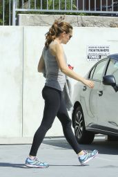Jennifer Garner Booty in Tights - Out in Beverly Hills, 3/12/2016