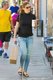Jennifer Garner in Jeans - Shopping in Los Angeles, CA 3/12/2016