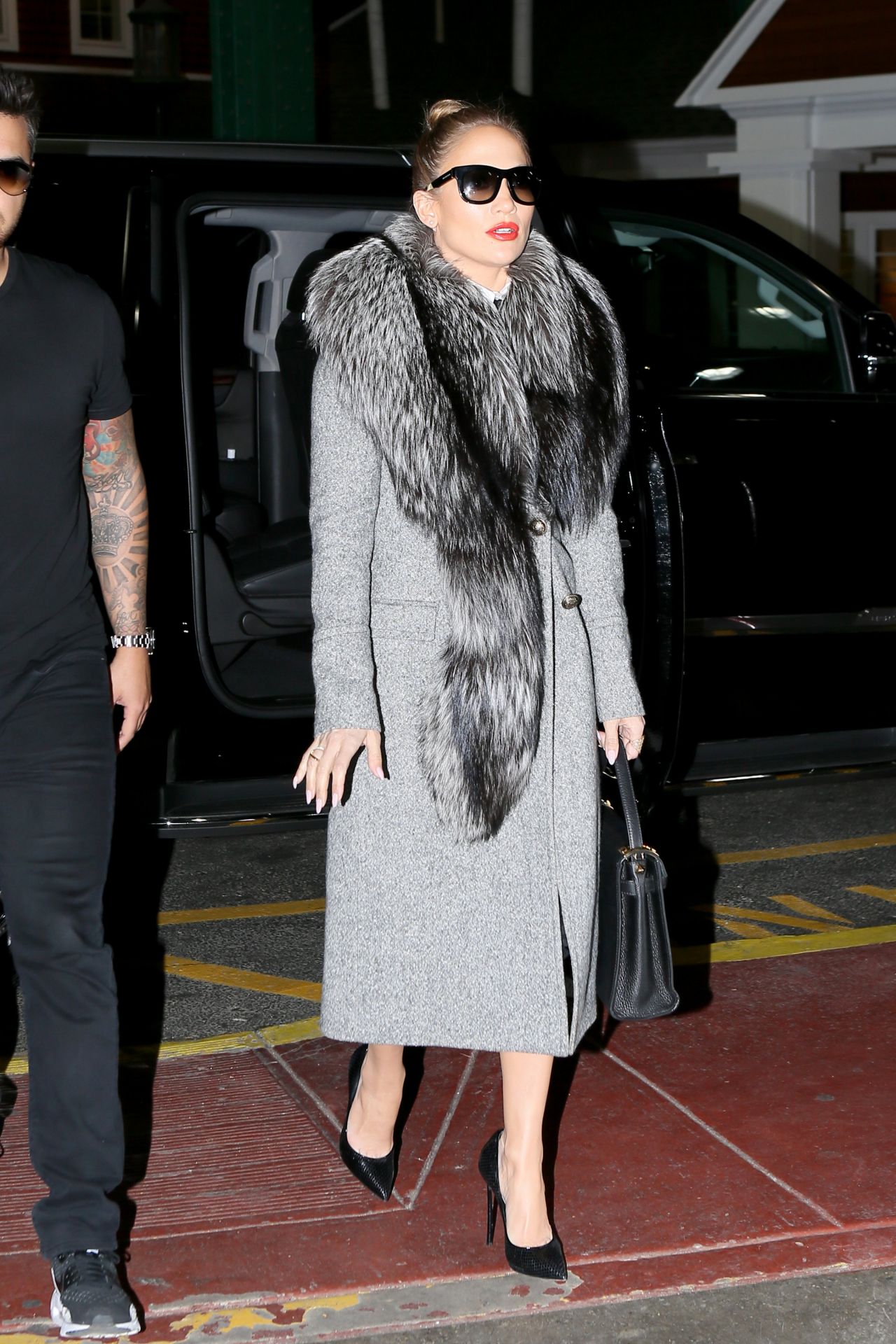 Jennifer Lopez - Heading into Chelsea Piers for a Photoshoot, February ...