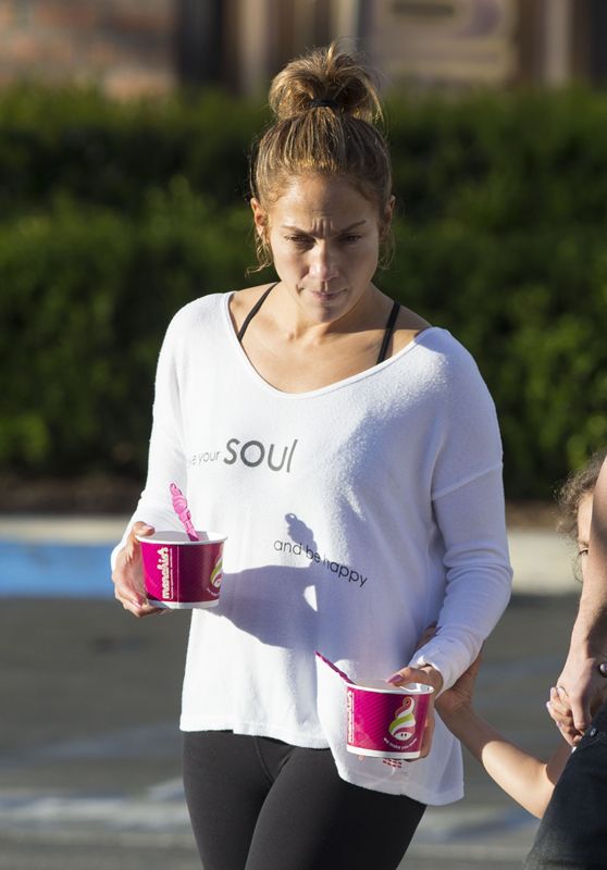 Jennifer Lopez - Out for Frozen Yogurt in Calabasas, March 2016