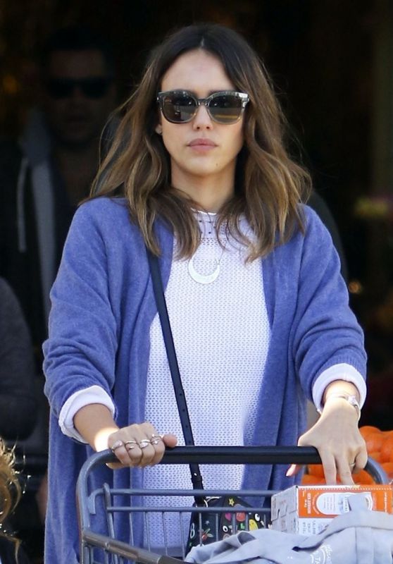 Jessica Alba - Shopping in Beverly Hills 3/6/2016