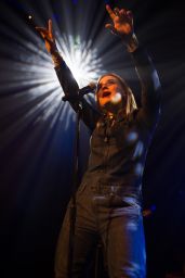 Joanna JoJo Levesque Performing at O2 Islington Academy in London, March 2016