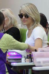 Julianne Hough Goes to a Nail Salon With Her Friends in Beverly Hills 3/8/2016