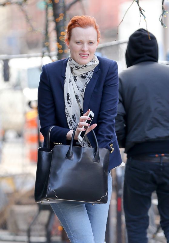 Karen Elson - Taking a Stroll in NYC 3/2/2016