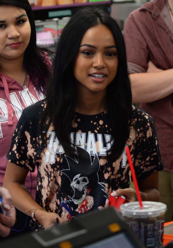 Karrueche Tran - Grabs Some Items at a Local 7Eleven Near Her House in West Hollywood 3/5/2016