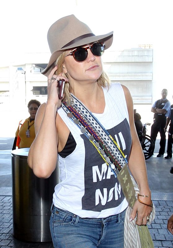 Kate Hudson Airport Style - LAX in Los Angeles, CA 2/29/2016