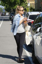 Kate Hudson Leaves a Yoga Session at the Brentwood 3/17/2016