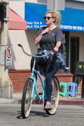 Kesha - Enjoying a Bike Ride With Friends in Venice Beach, February 2016