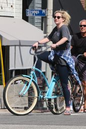 Kesha - Enjoying a Bike Ride With Friends in Venice Beach, February 2016