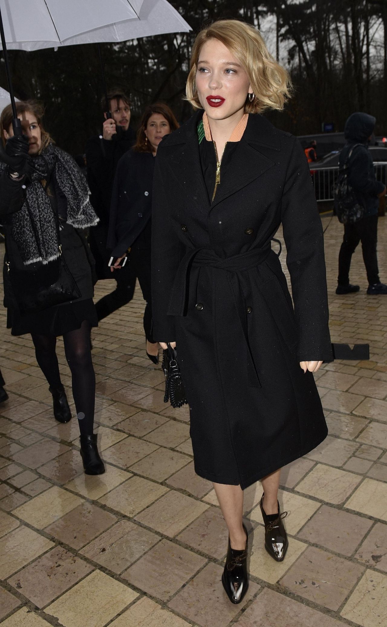lea seydoux attends the louis vuitton fashion show, f-w 2020 during paris  fashion week in paris, france-030320_5