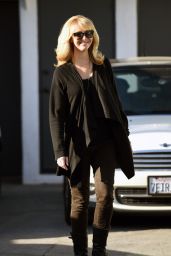 Lisa Kudrow Street Style - Leaving Meche Salon in Beverly Hills 3/22/2016 