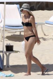 Maria Sharapova in Green Bikini in Cabo 3/27/2016