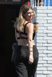 Mischa Barton - Arriving at the 