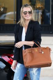 Molly Sims - Shopping in Los Angeles 3/11/2016